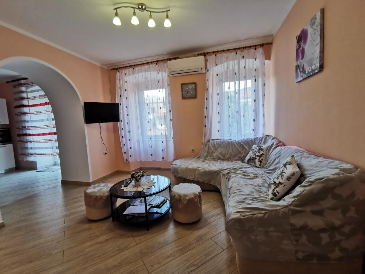 Apartman Pod Nehajem Apartamento Senj  Exterior foto