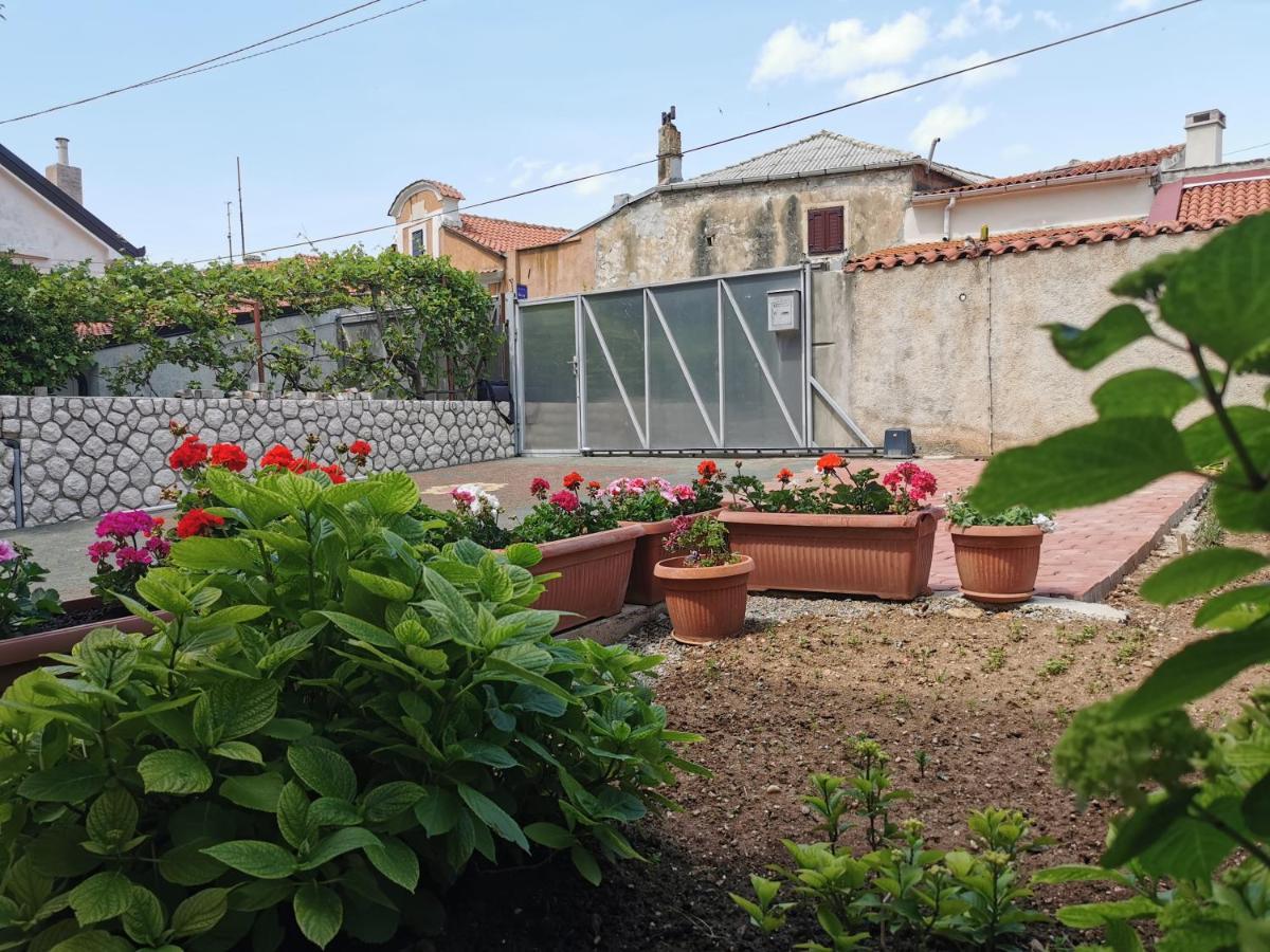Apartman Pod Nehajem Apartamento Senj  Exterior foto